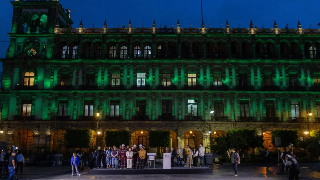 Otros edificios emblemáticos que se iluminarán de verde serán El Ángel de la Independencia, el Palacio de Bellas Artes, el Teatro de la Ciudad, el Reloj Chino, la Catedral, el Hemiciclo a Juárez por el Mundial 2026