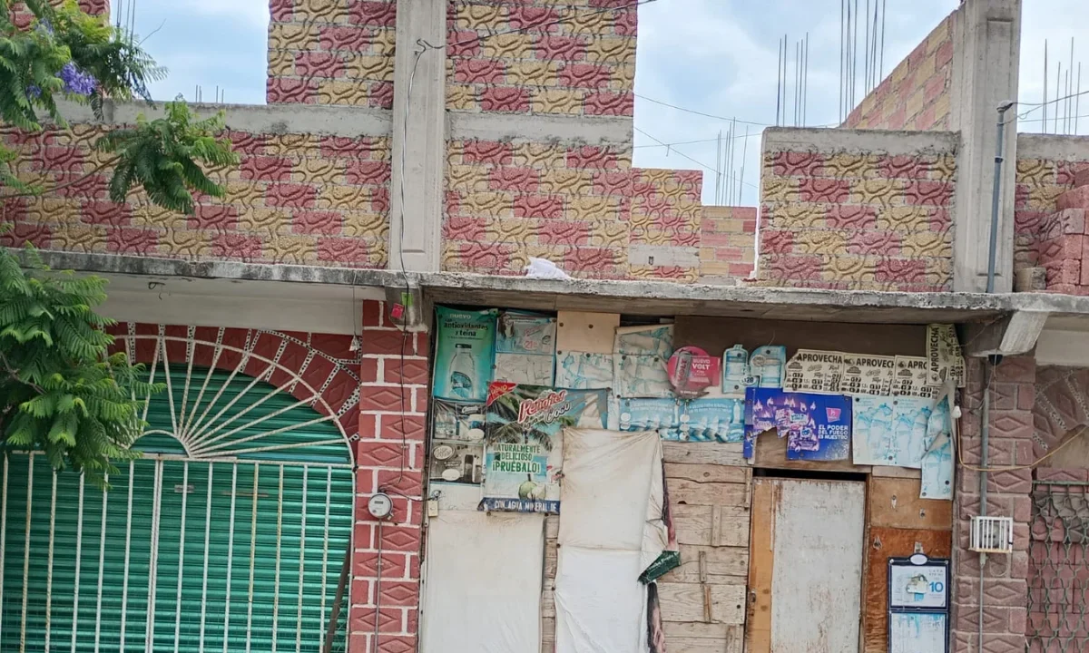 Delegada de Chimalhuacán invade terrenos y casas en Lomas de San Pablo