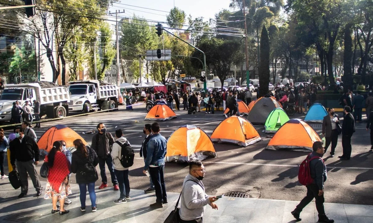 Desmantelan con violencia plantón en Tribunal de Justicia capitalino