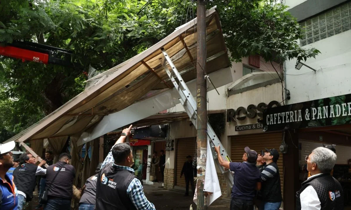 Operativos anti pérgolas en la Benito Juarez