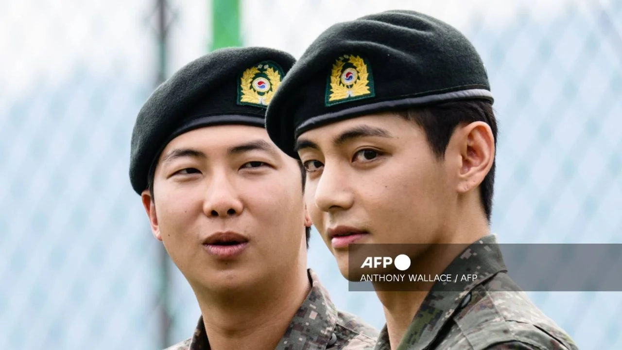 Dos integrantes de BTS concluyen el servicio militar en Corea del Sur