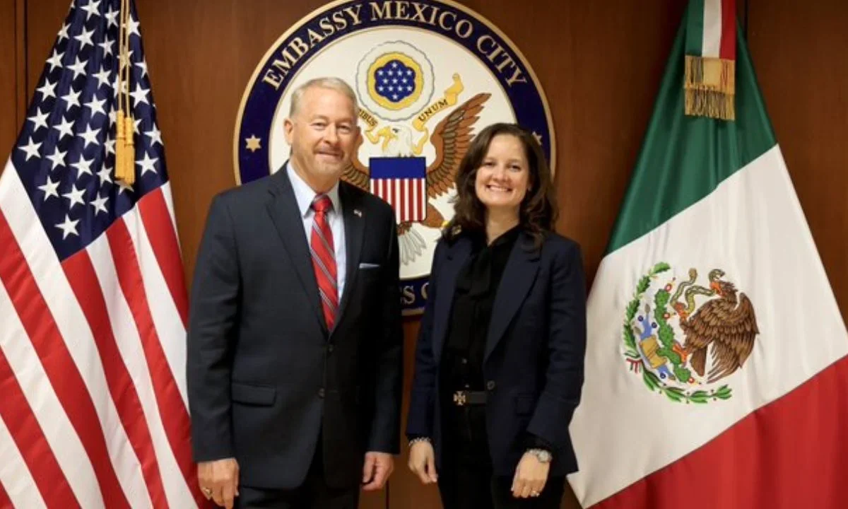 Ronald Johnson, embajador de Estados Unidos en México reconoció el liderazgo de la subsecretaria interina del Tesoro, Anna Morris
