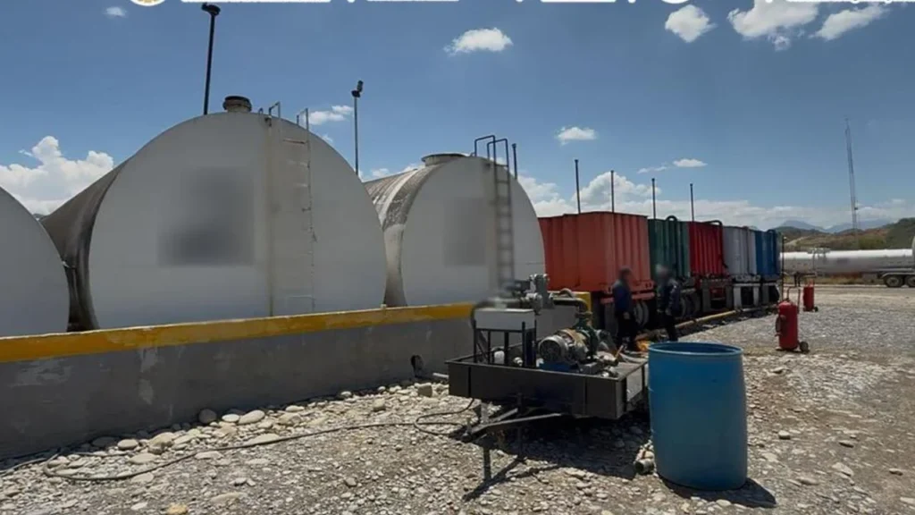 Tras cateos para inhibir el robo de combustible en el país, aseguran huachicol en NL