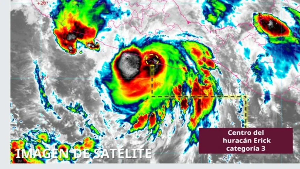 Se presenta lluvias muy fuertes en la costa Chica tras la entrada del huracán Erick categoría tres