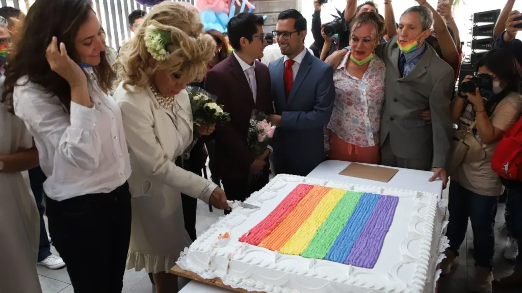 Parejas se dieron cita en la explanada del Registro Civil, ubicada en Arcos de Belén