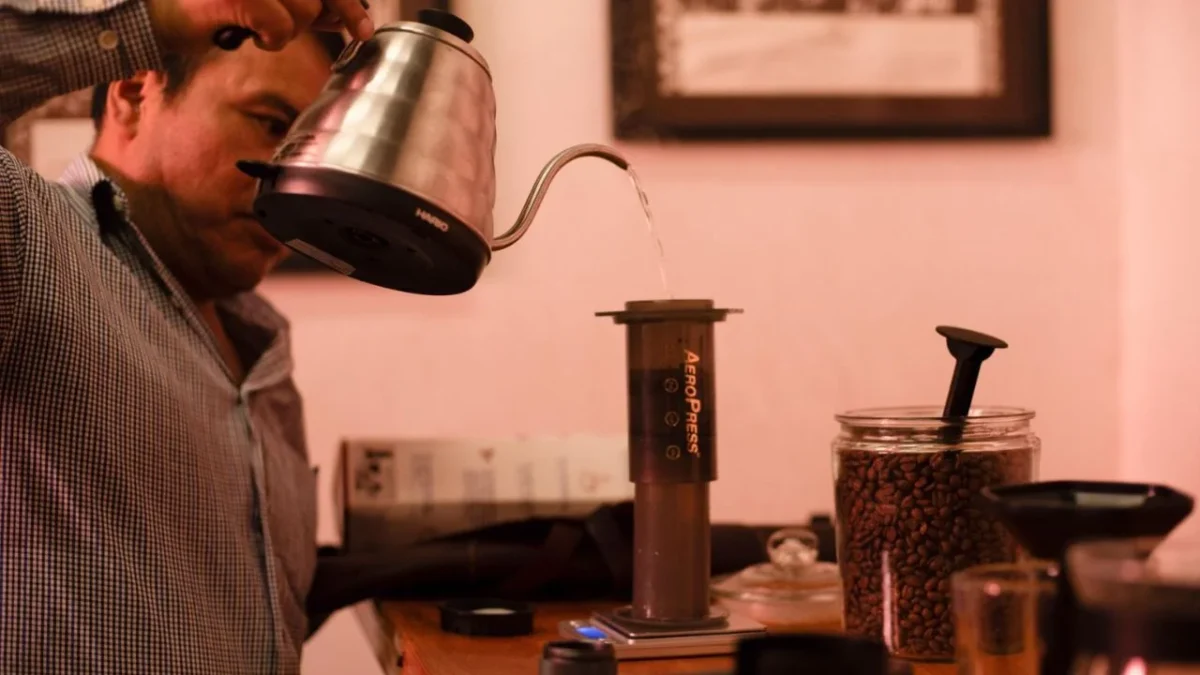 Este es el café mezclado con más azúcar en el mercado, según Profeco