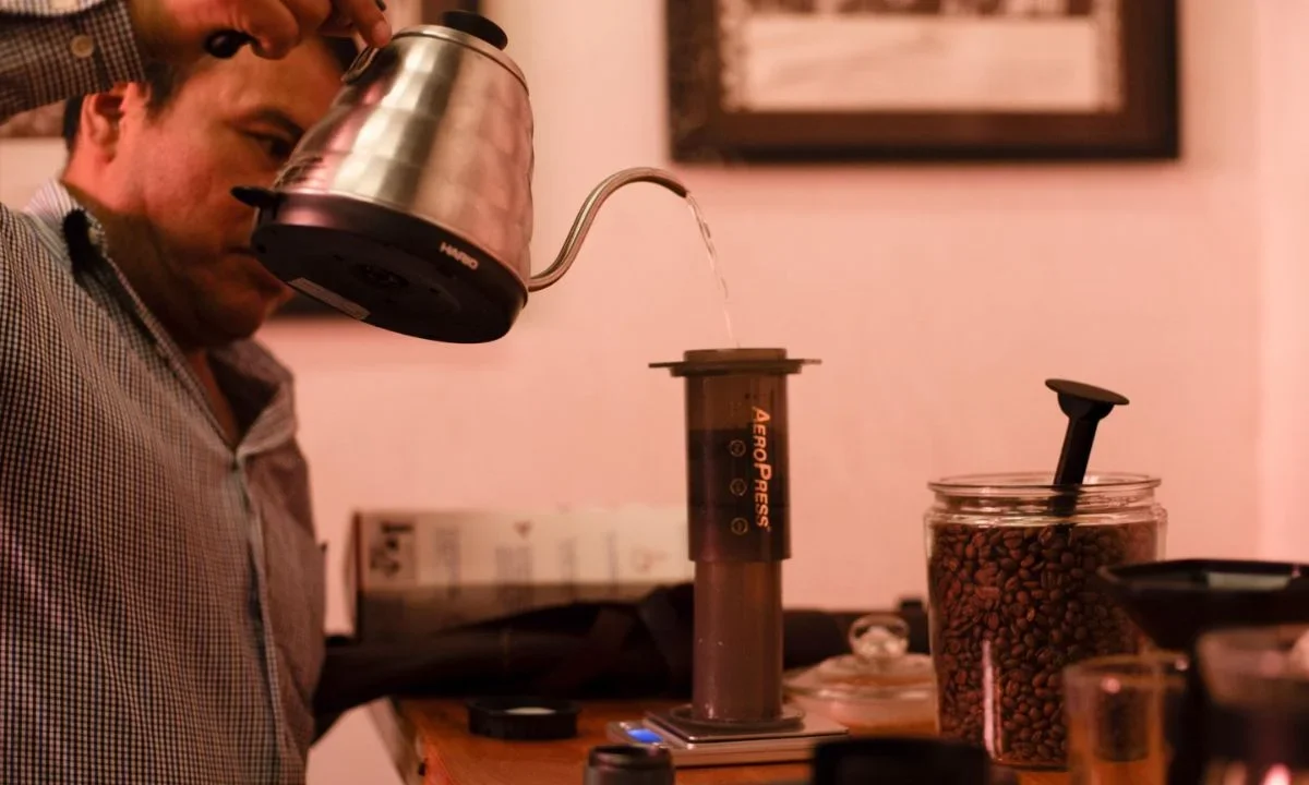 Este es el café mezclado con más azúcar en el mercado, según Profeco