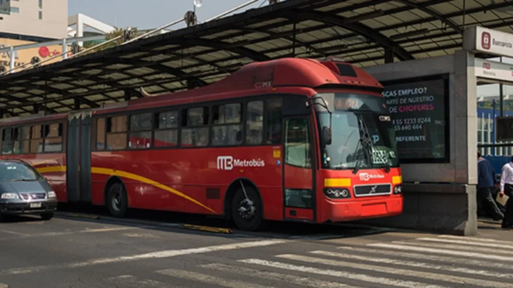 Fallece un hombre en la Línea 1 del Metrobús CDMX. Noticias en tiempo real