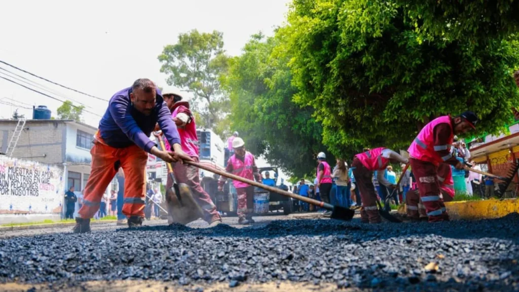 La Dirección de Servicios Urbanos de la Gustavo A. Madero ha desplegado un total de 32 cuadrillas de trabajadores para las labores de bacheo
