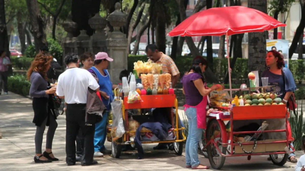 Avanza retiro de ambulantes del Paseo de la Reforma; este fin de semana quitarán a 6 espacios más