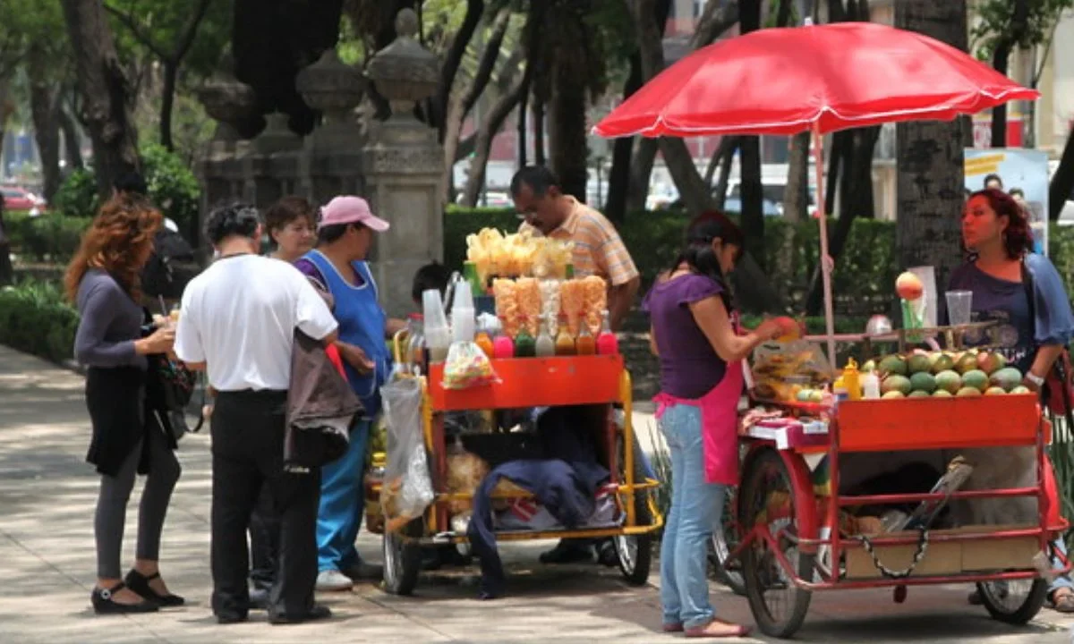 Avanza retiro de ambulantes del Paseo de la Reforma; este fin de semana quitarán a 6 espacios más