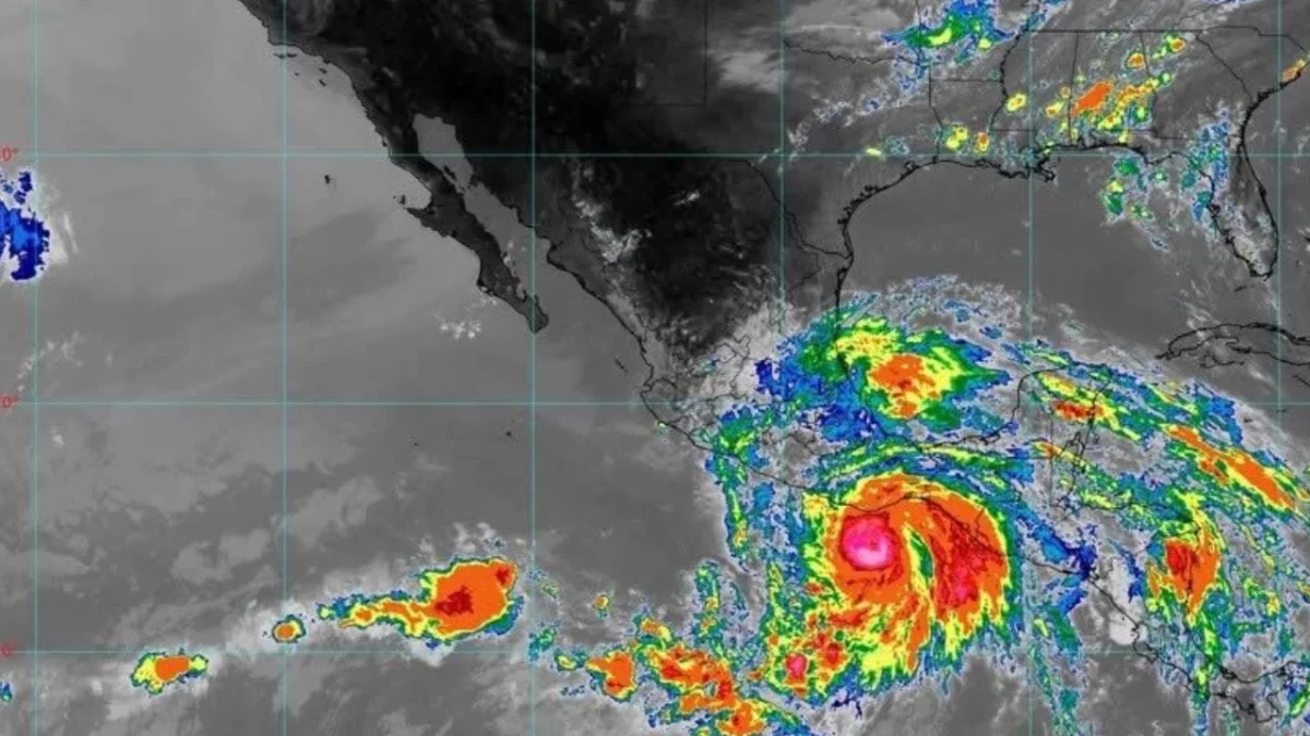 Huracán 'Erick' se fortalece a categoría 3 previo a tocar las costas de México