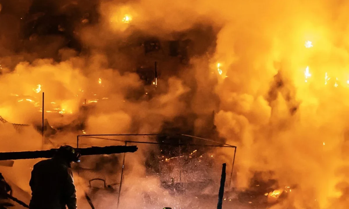 Incendio consume planta recicladora cerca del AIFA y no reportan lesionados