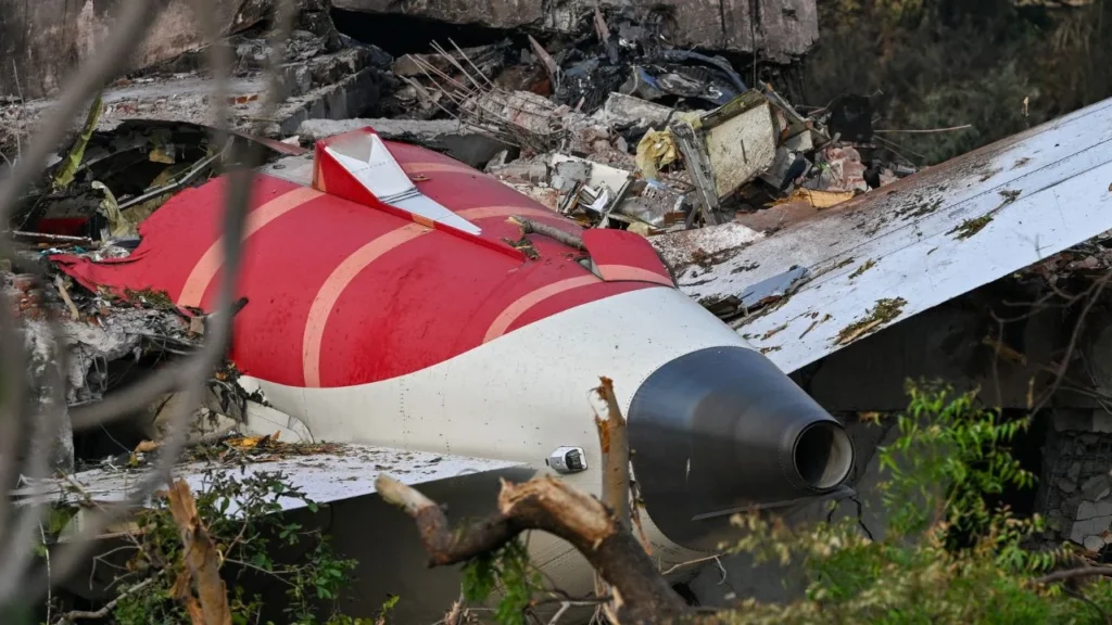 Investigadores indios recuperaron con éxito datos de las cajas negras de un avión Boeing con destino a Londres, según informó el gobierno el 26 de junio, después de que el avión de pasajeros se estrellara