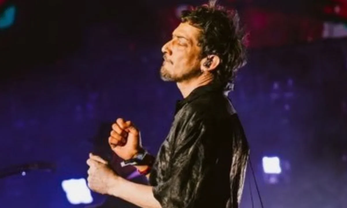 “Cometas", es el tema que formará parte del nuevo disco como solista de León Larregui