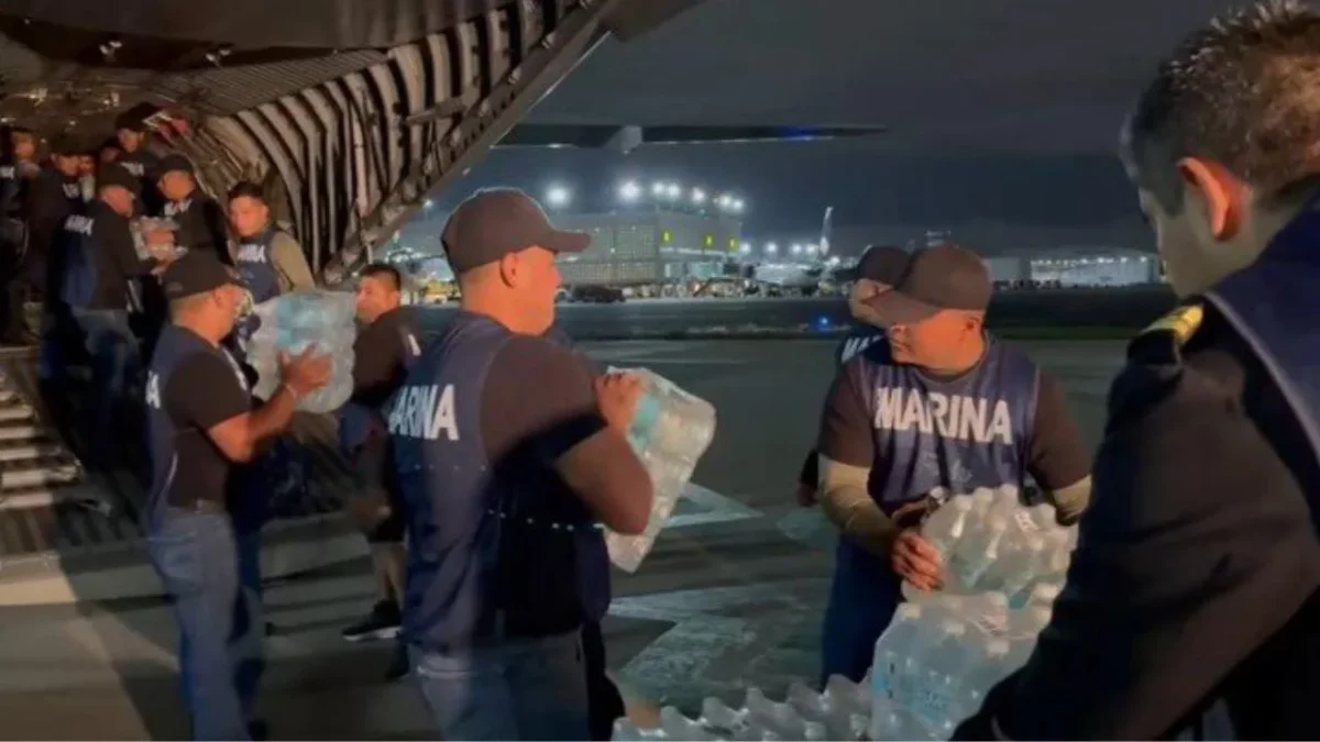 Durante la noche de ayer se trasladaron desde la Ciudad de México 3,800 despensas y 31,200 litros de agua
