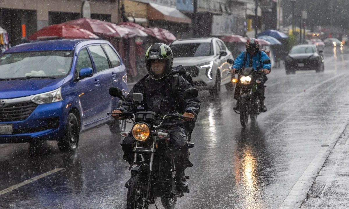 Lluvias ponen en evidencia insuficiencia de drenaje en CDMX