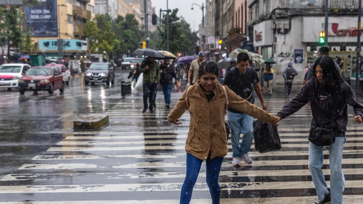 Lluvias ponen en evidencia insuficiencia de drenaje en CDMX