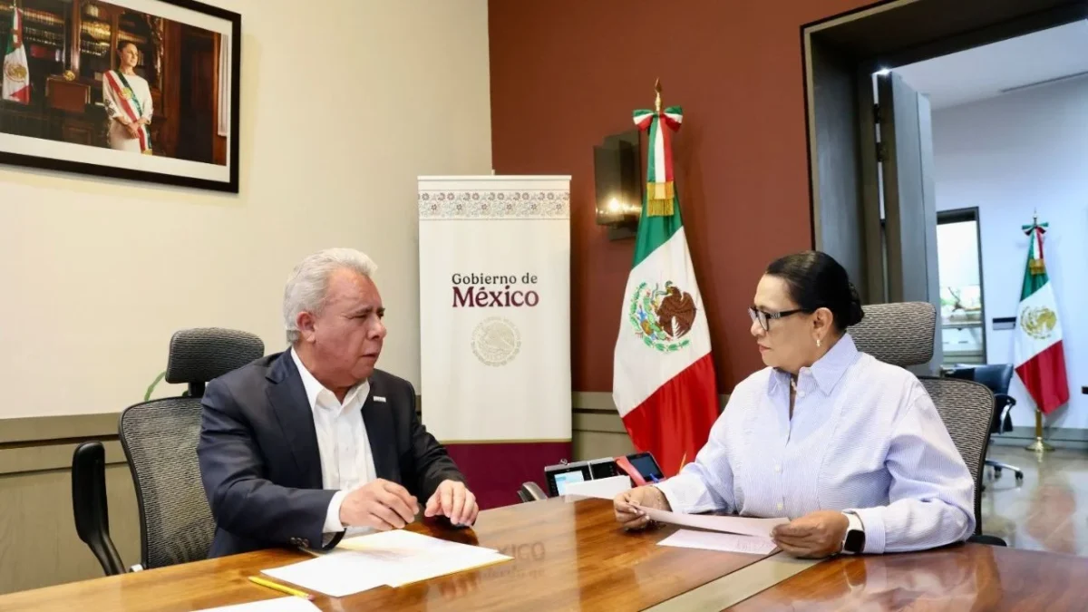 Rosa Icela Rodríguez junto al dirigente de la FSTSE, Marco Antonio García Ayala