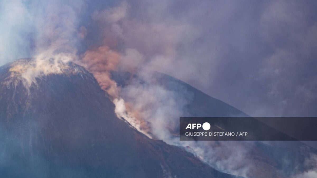 Volcán Etna hace erupción y alerta al continente europeo