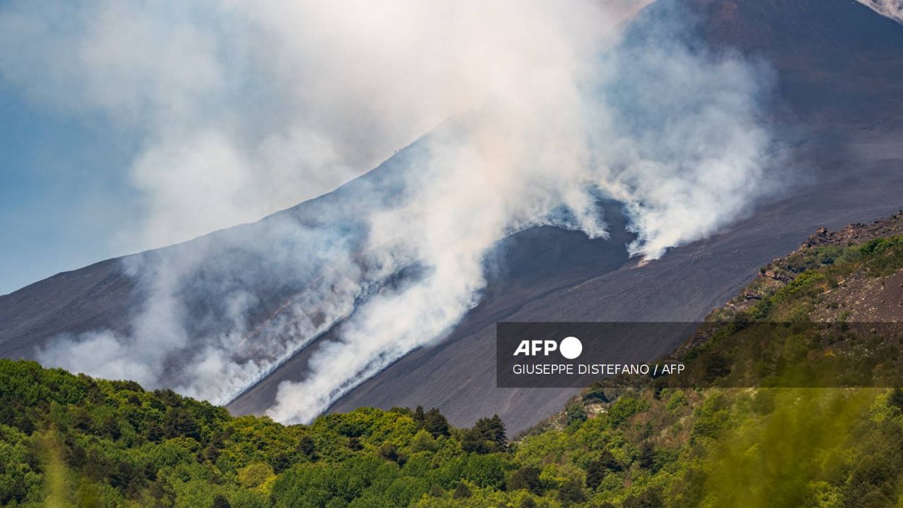 Volcán Etna hace erupción y alerta al continente europeo