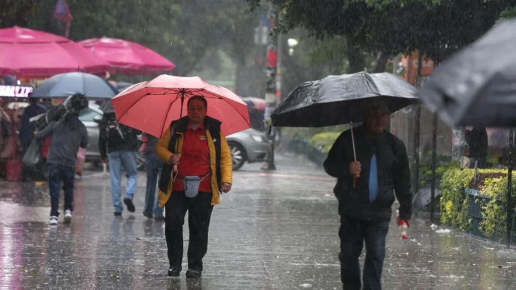 Activan alerta roja por persistencia de lluvias en CDMX. Noticias en tiempo real