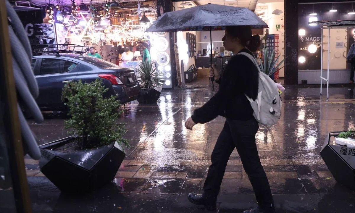 Protección Civil lanzó alerta a diversas alcaldías de la CDMX por la persistencia de fuertes lluvias para la madrugada de este viernes.