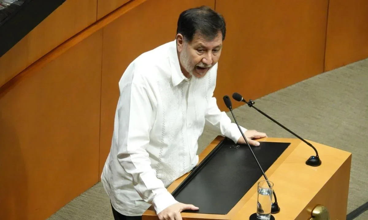 Activistas piden la renuncia del senador Gerardo Fernández Noroña por declaraciones en torno a la migración.