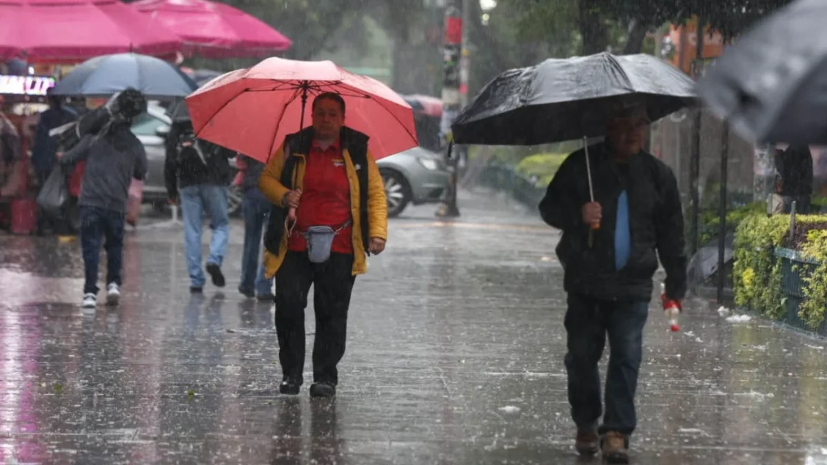 La SGIRPC activó la alerta amarilla por intensificación de lluvias en 10 alcaldías de la CDMX para la tarde y noche del jueves 26 de junio.