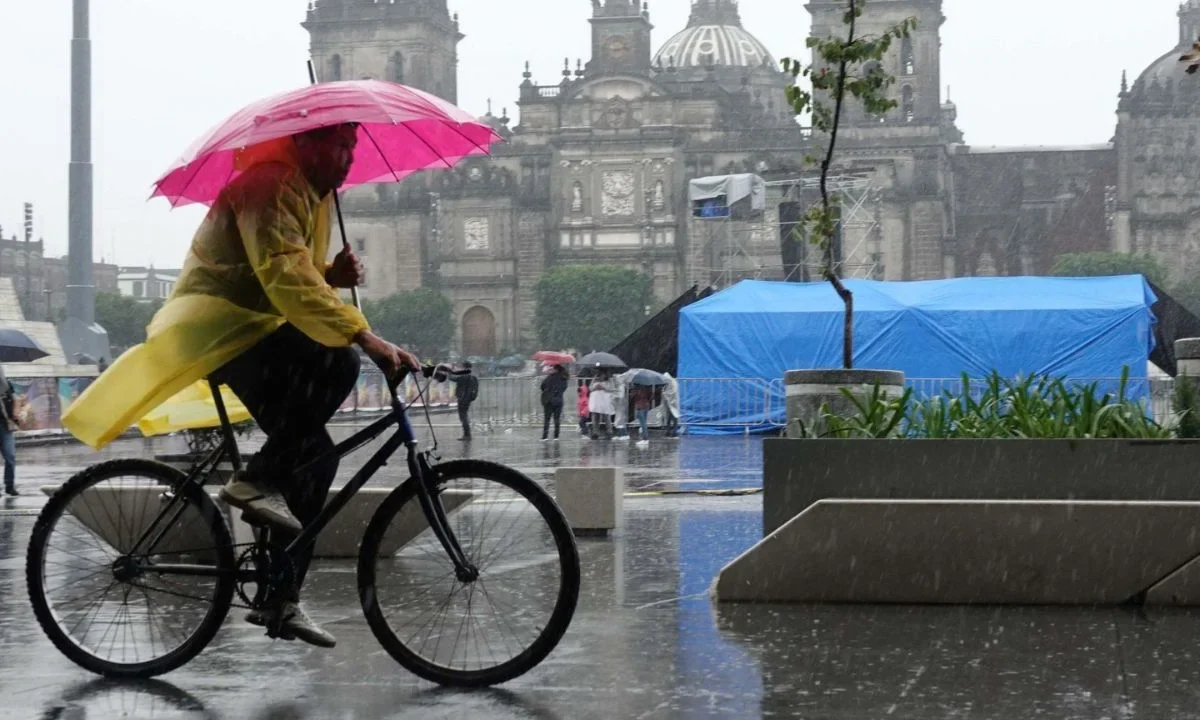 Autoridades capitalinas lanzan alerta amarilla por pronóstico de lluvias fuertes para la tarde-noche de este jueves en todas las alcaldías de la CDMX.