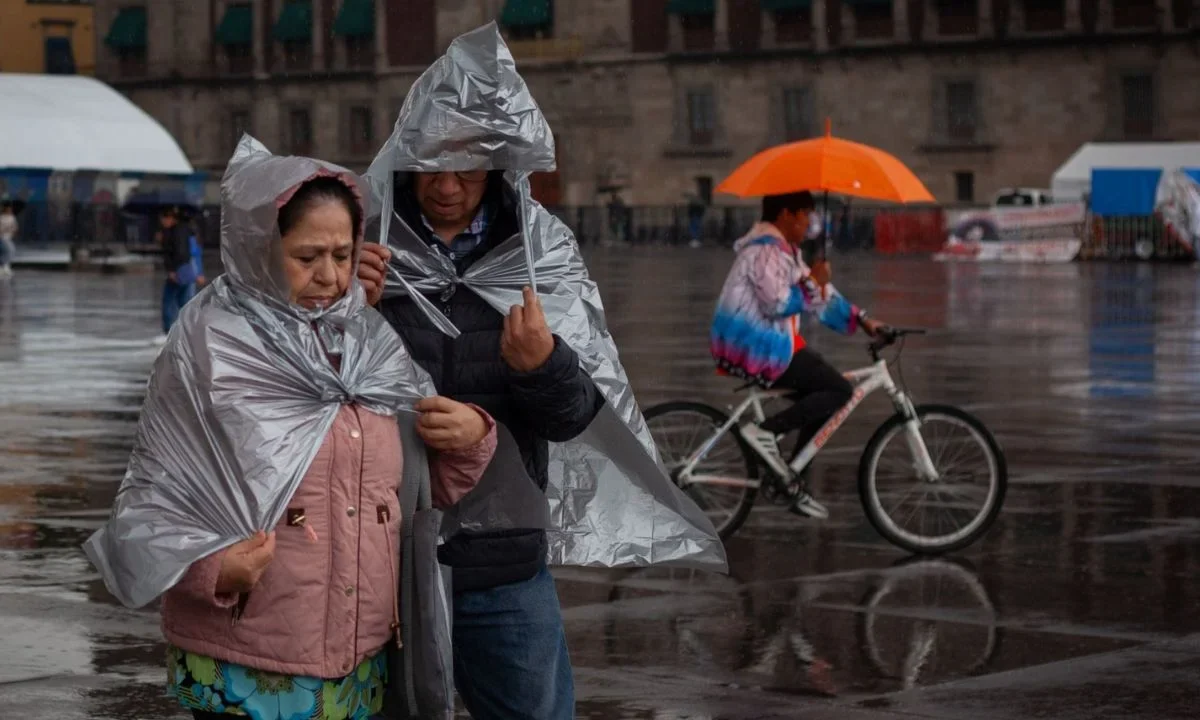 Autoridades activan alerta roja en CDMX por persistencia de lluvias fuertes en Álvaro Obregón, Iztapalapa, Tláhuac, Tlalpan y Xochimilco.