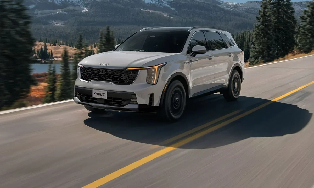 La Procuraduría Federal del Consumidor (Profeco) y Kia México hizo un llamado a revisión para los modelos de automóviles Kia Sorento años 2024 y 2025 (mil 650 unidades), Kia Soul años 2021 a 2023 (92 autos) y Kia Stinger años 2017 a 2023 (605 vehículos), ante diversas fallas en su funcionamiento.