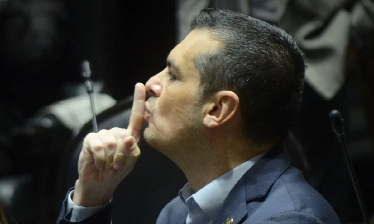 Jorge Triana, vocero del PAN, señaló que Andrés Manuel López Obrador, estaba enterado de lo relacionado al caso Vector y lo hace cómplice.
