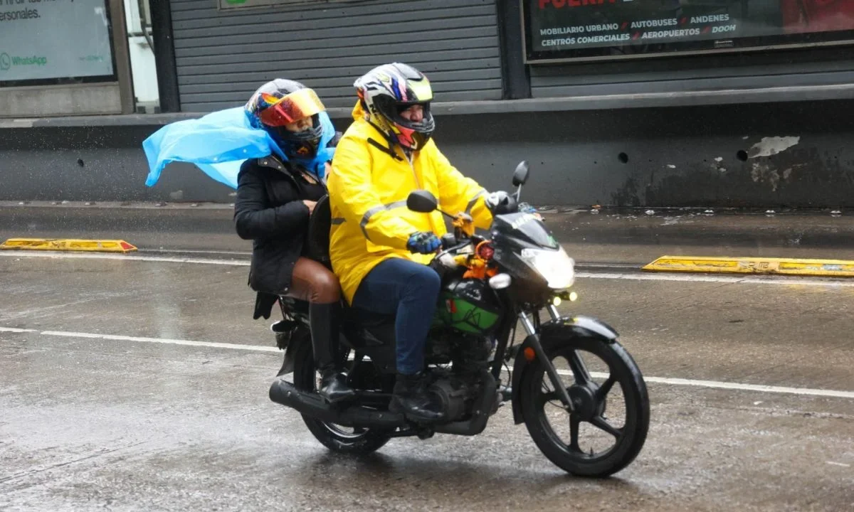 En la Ciudad de México, el 60 por ciento de robos con violencia se cometen con motocicletas, por lo que resulta necesario analizar su uso, para evitar que sean utilizadas en hechos delictivos, alertaron diputados.