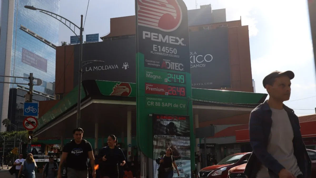 Ante aumento en precio del petróleo, Gobierno contempla aplicar IEPS a combustibles