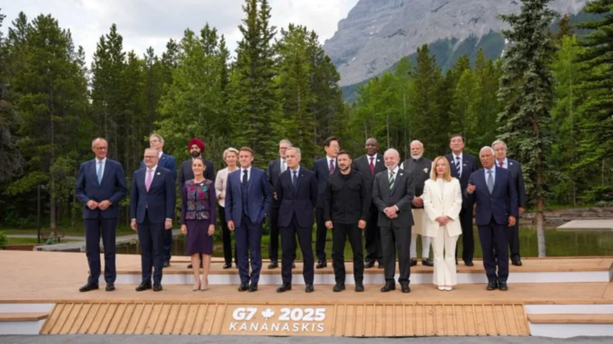 La presidenta Claudia Sheinbaum en sesión de fotos de la Cumbre G7.