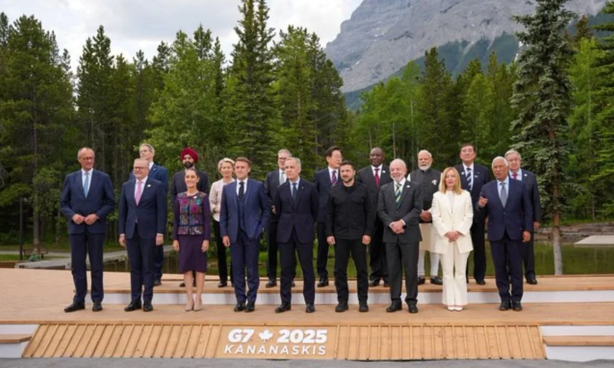 La presidenta Claudia Sheinbaum en sesión de fotos de la Cumbre G7.