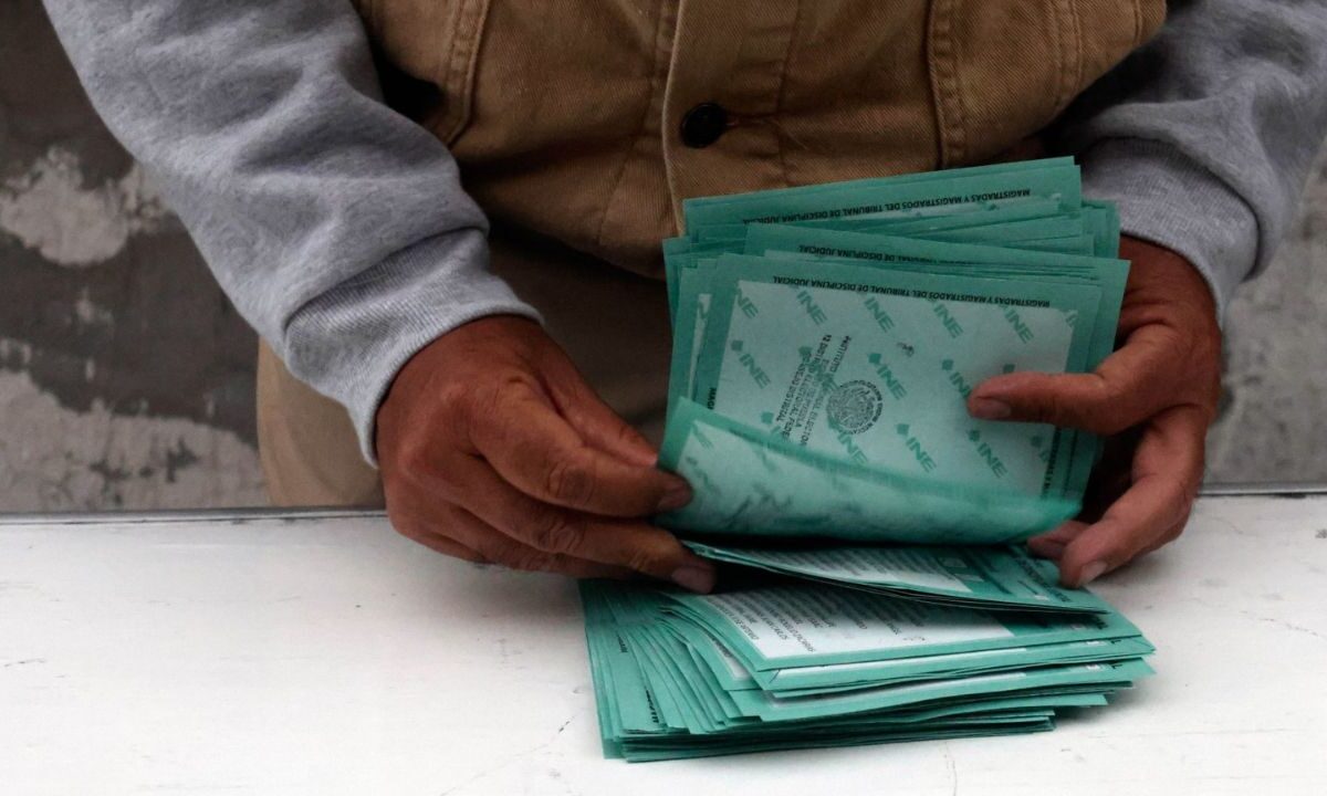 Tras el cierre de casillas, arrancó el cómputo de boletas del Proceso Electoral Extraordinario en las Juntas Distritales del INE.