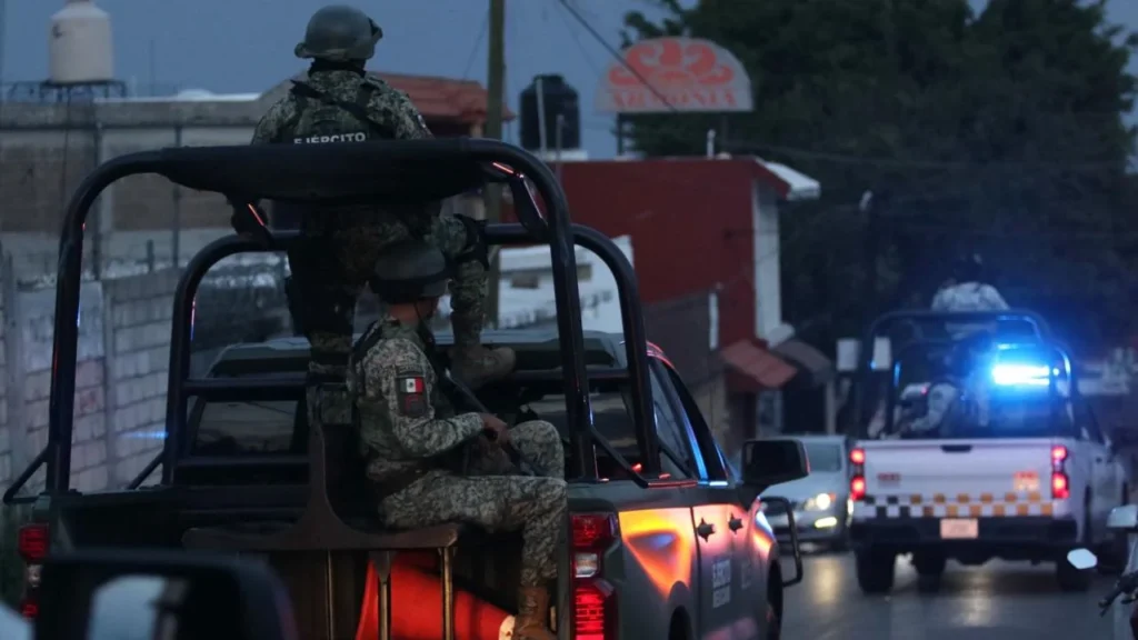 Fuerzas federales catearon una bodega en el estado de Baja California.