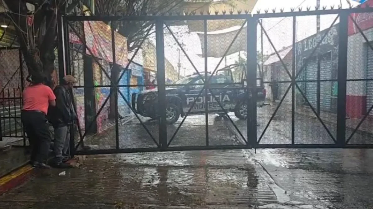 Asesinan a tres mujeres afuera de marisquería en Cuautla.