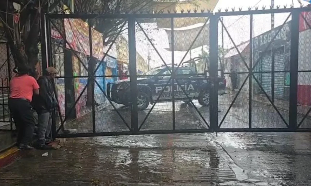 Asesinan a tres mujeres afuera de marisquería en Cuautla.