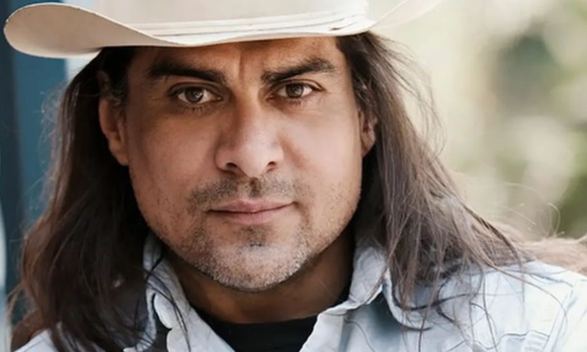 El actor Jonathan Joss, conocido por ser la voz de John Redcorn en El Rey de la Colina, fue asesinado este domingo 1 de junio en San Antonio, Texas. De acuerdo a la información este recibió disparos por parte de su vecino.