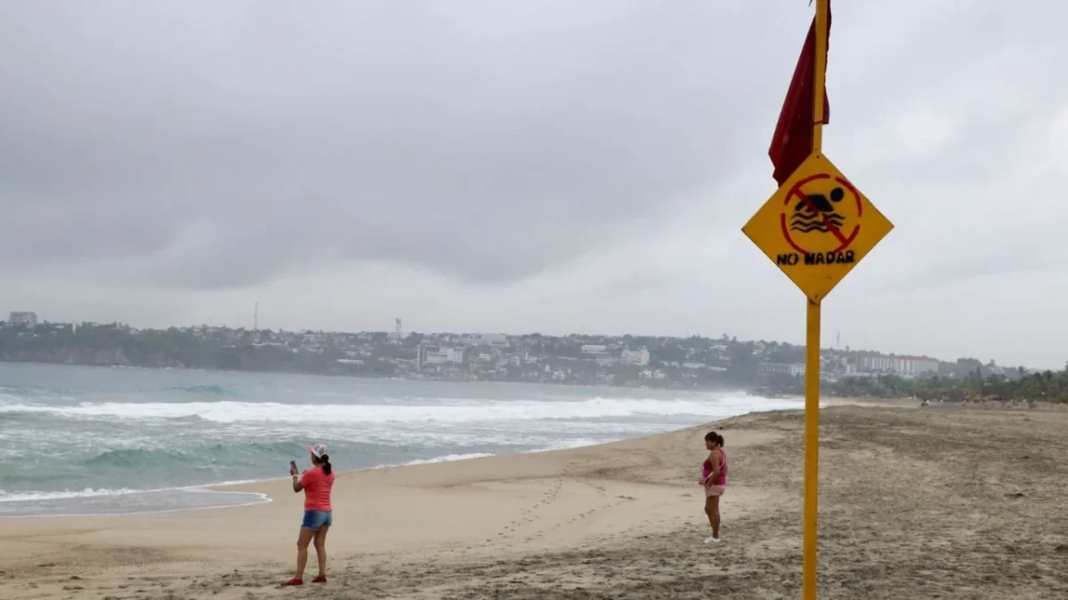 Debido a la intensificación del huracán “Erick”, el semáforo de alertamiento pasó de color amarillo a naranja, lo que representa peligro alto.