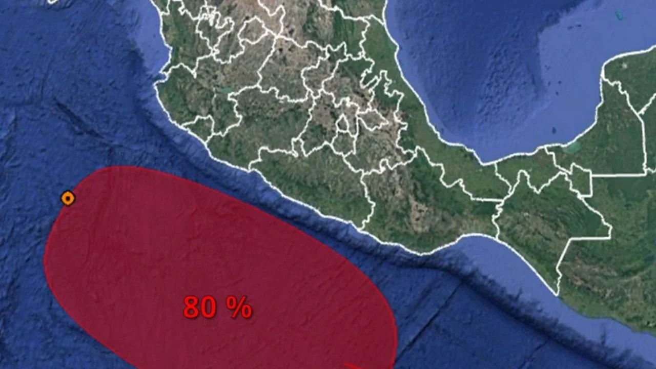 El Servicio Meteorológico Nacional (SMN), mantiene vigilancia en la zona de las costas del Pacífico en el territorio mexicano, puesto que "Bárbara" podría convertirse en ciclón tropical.