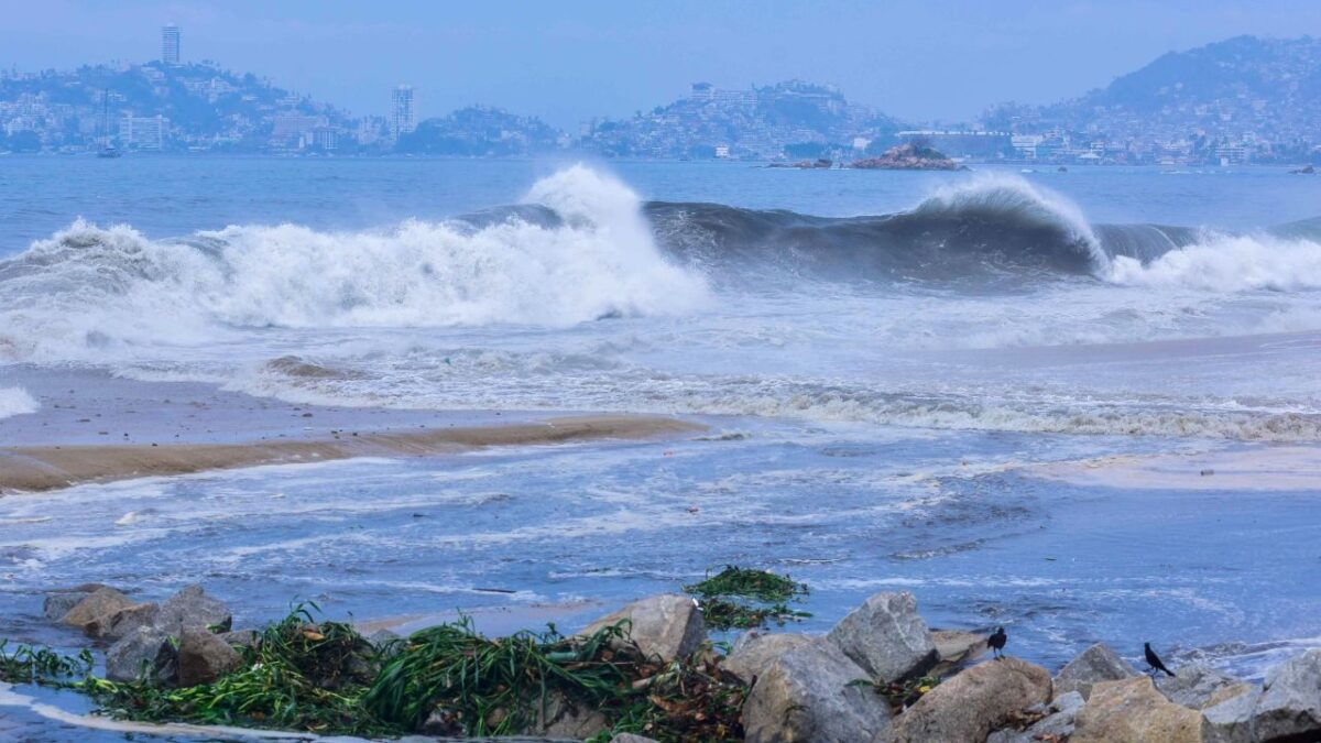 Bárbara se degradará de huracán a tormenta tropical en un día, dijo SMN