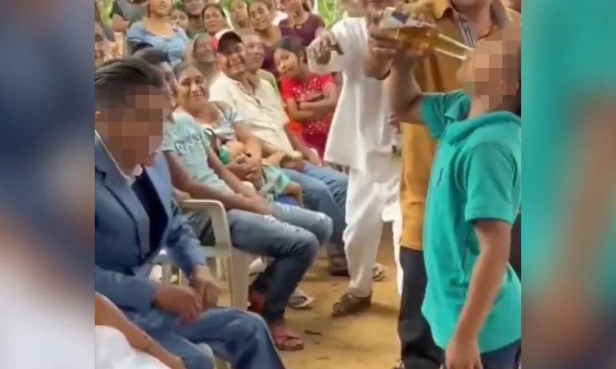 En esta comunidad de Oaxaca se permite el casamiento de adolescentes y se alienta ingerir alcohol a los niños; causa revuelo en redes.