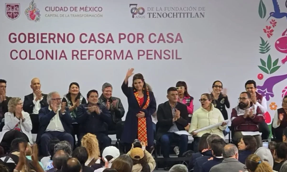 Clara Brugada visitó la colonia Reforma Pensil, en la Miguel Hidalgo, para escuchar a los vecinos; pero Mauricio Tabe no asistió.