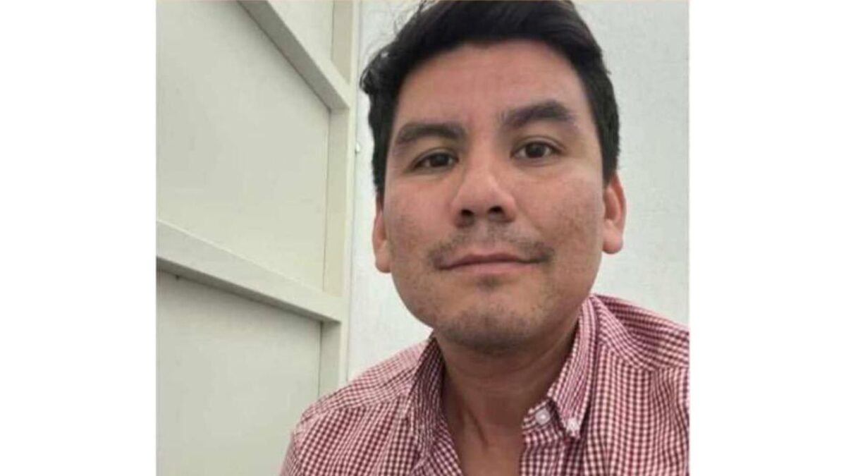 Buscan a colaborador de Webcams de México, arrastrado al mar de Zipolite, en Oaxaca.