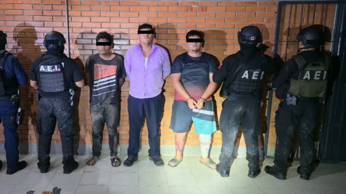 Detienen a presuntos involucrados en incendiar tiendas de autoservicio en Oaxaca.
