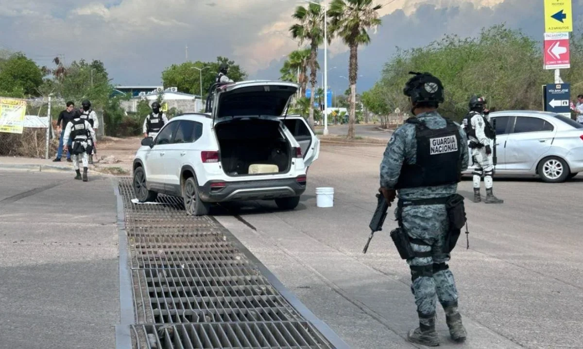 Enfrentamiento a balazos entre grupos armados provocó momentos de pánico en Culiacán.